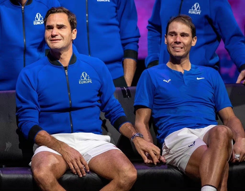 Roger-Federer-et-Rafael-Nadal-main-dans-la- main-laver-cup-2022